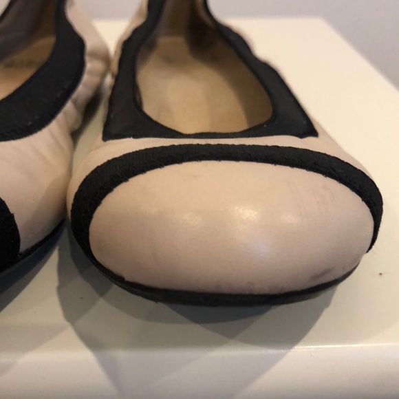 Stuart Weizmann flats size 7 1/2 - Picture 4 of 7